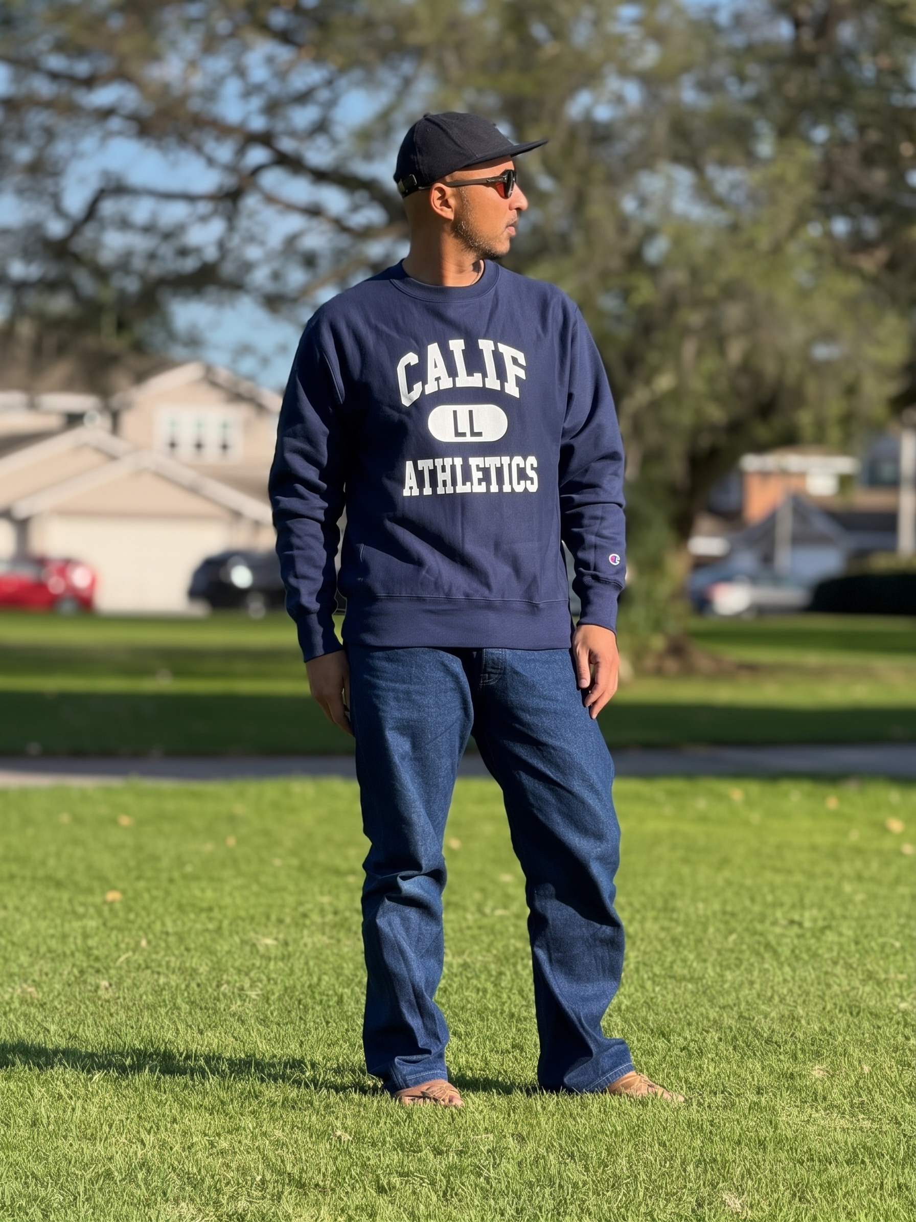CALIF LL ATHLETICSスウェット（ネイビー）を着用した写真