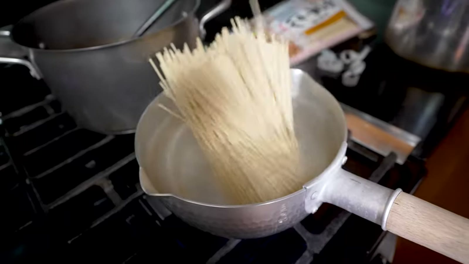 黄金スープでカレーを仕上げる