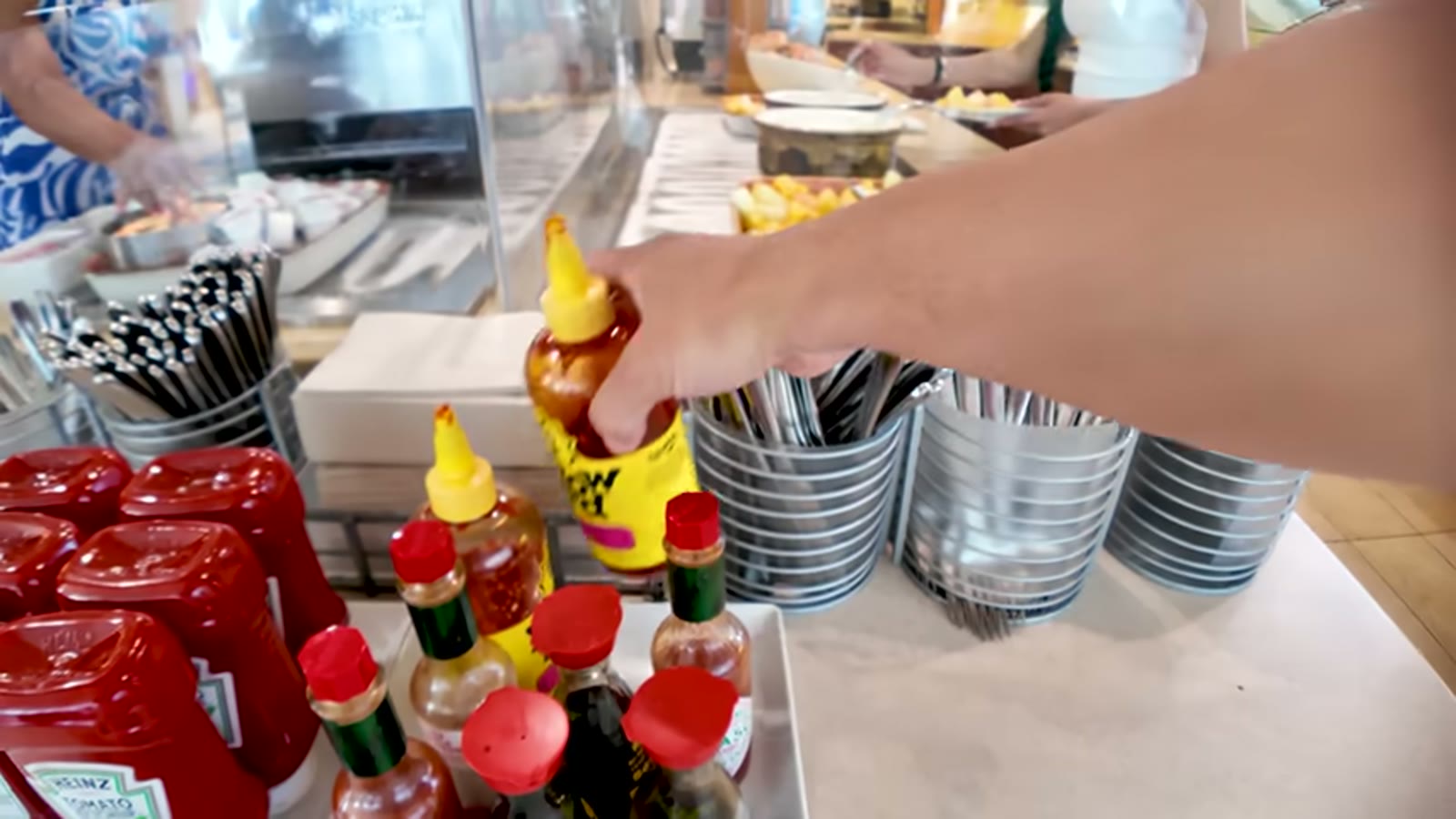 入り口のコーヒーコーナーをチェック