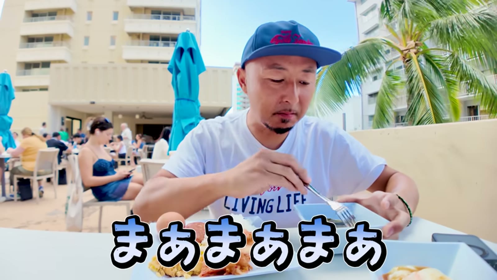 バイキングに並ぶ白米やキムチ、漬け物