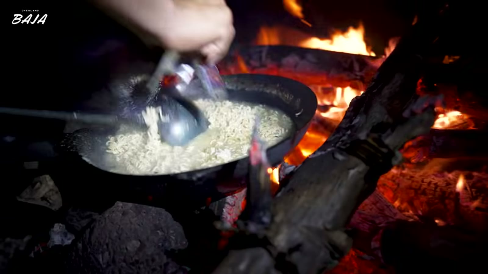 麺の硬さをバリカタで注文する場面