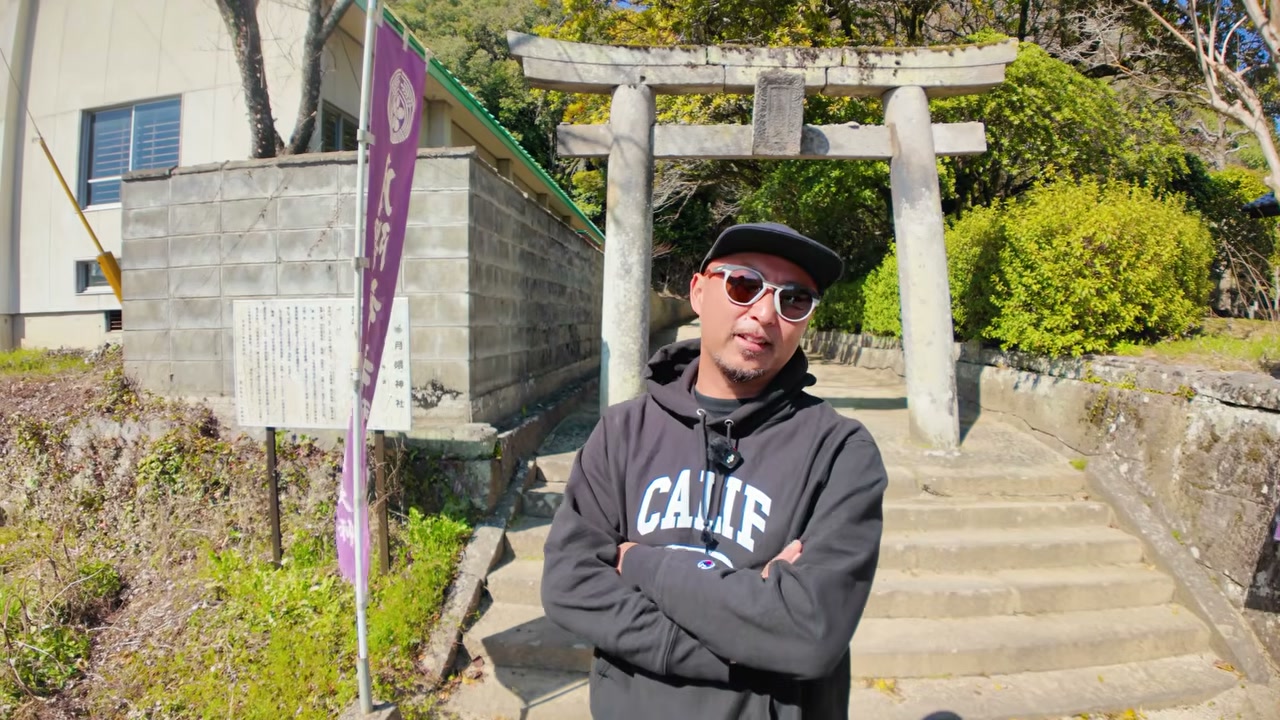 静かな町並み。用水路の水が澄んでいて、昔は鯉が泳いでいました