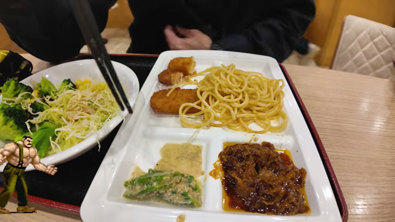 キャベツとカルボナーラを混ぜる瞬間
