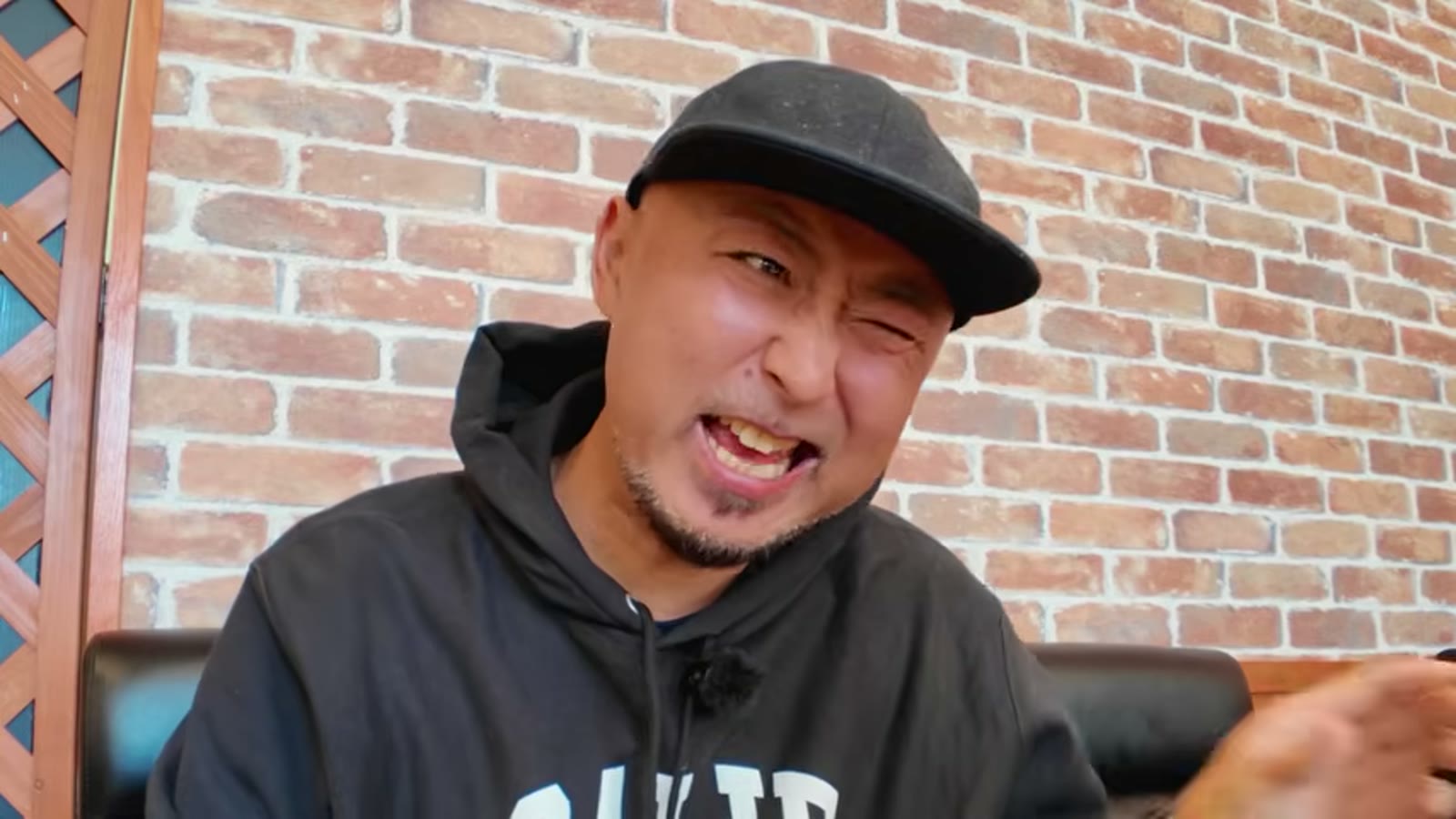 シュリンプタコスを頬張る瞬間