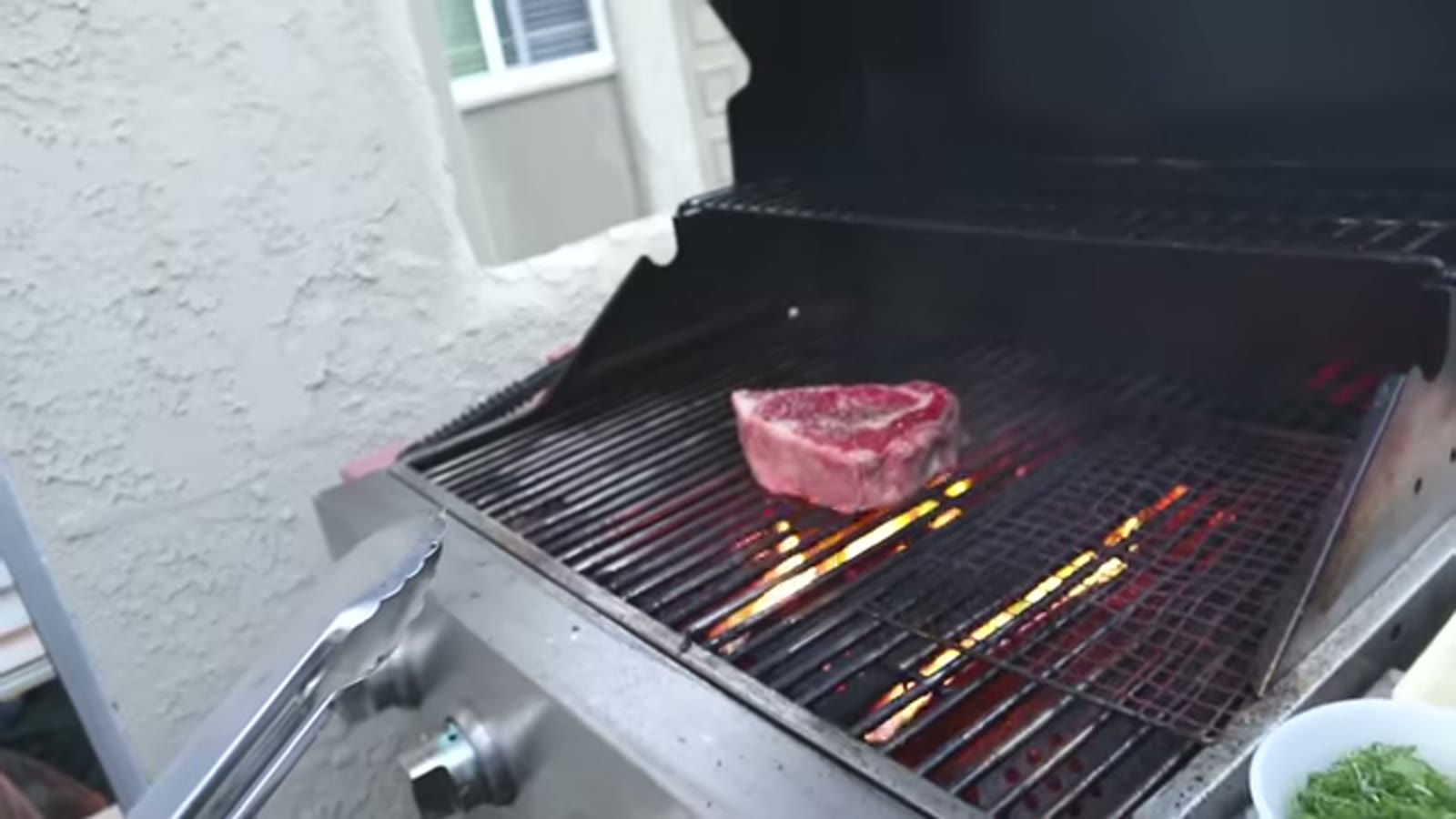 強火で表面をしっかり焼き固める