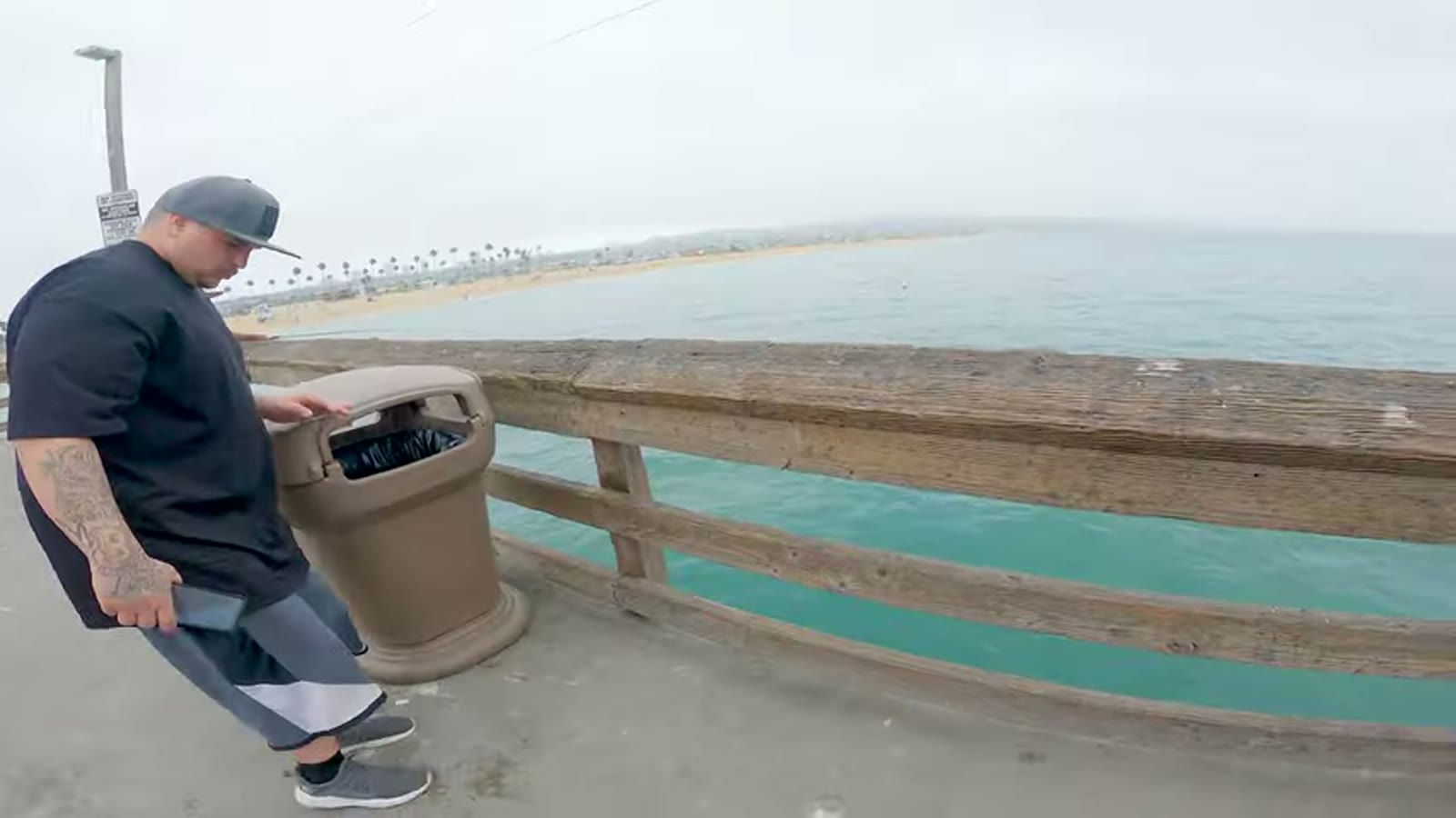 次々と魚が上がってくる忙しい様子