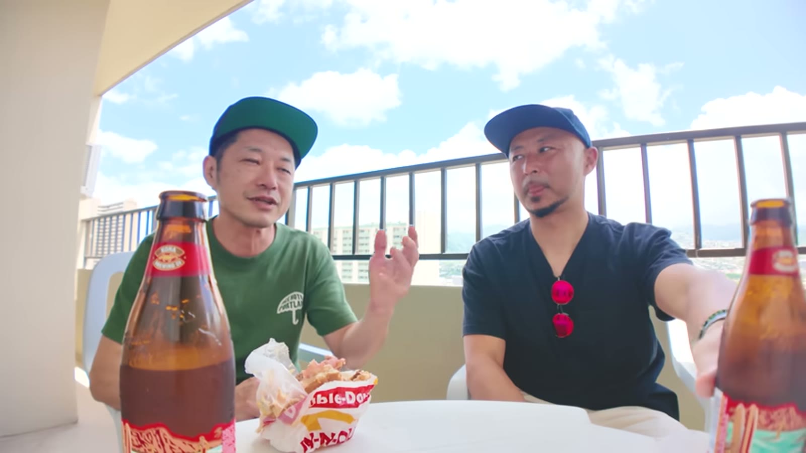 ハワイの物価について語り合う様子