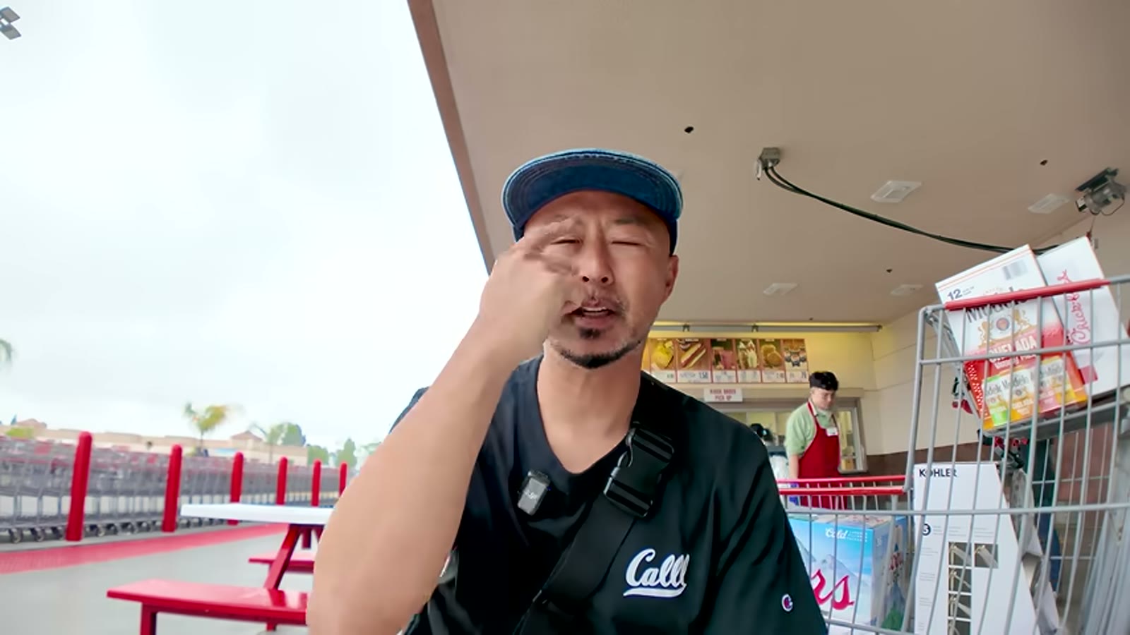 フードコートのホットドッグスタンド