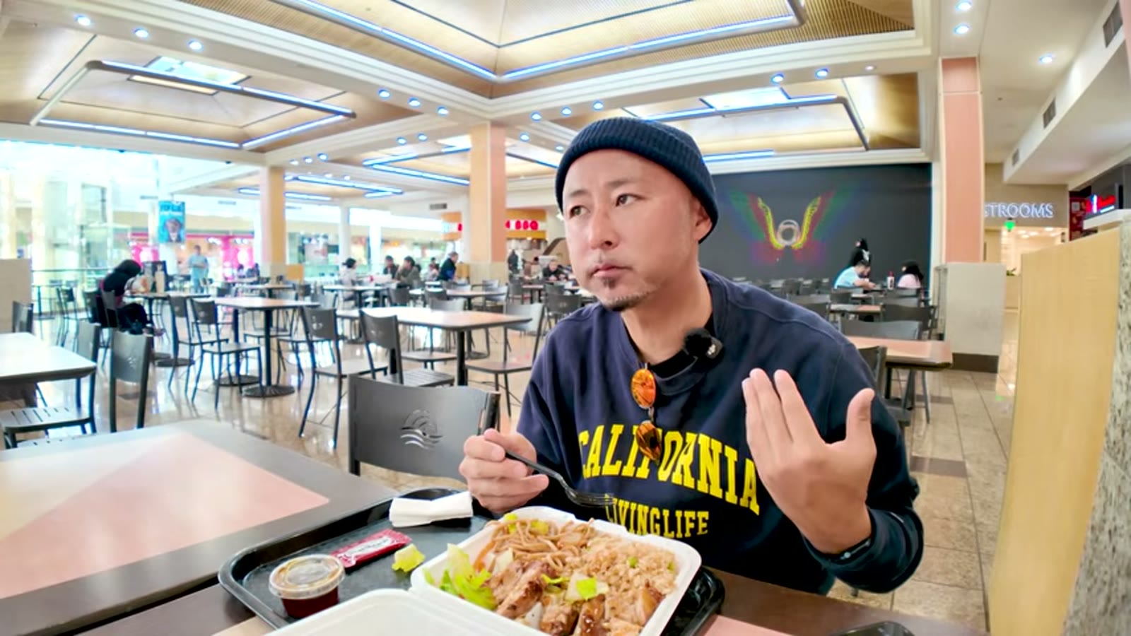 しらちゃソースをかけて食べる瞬間