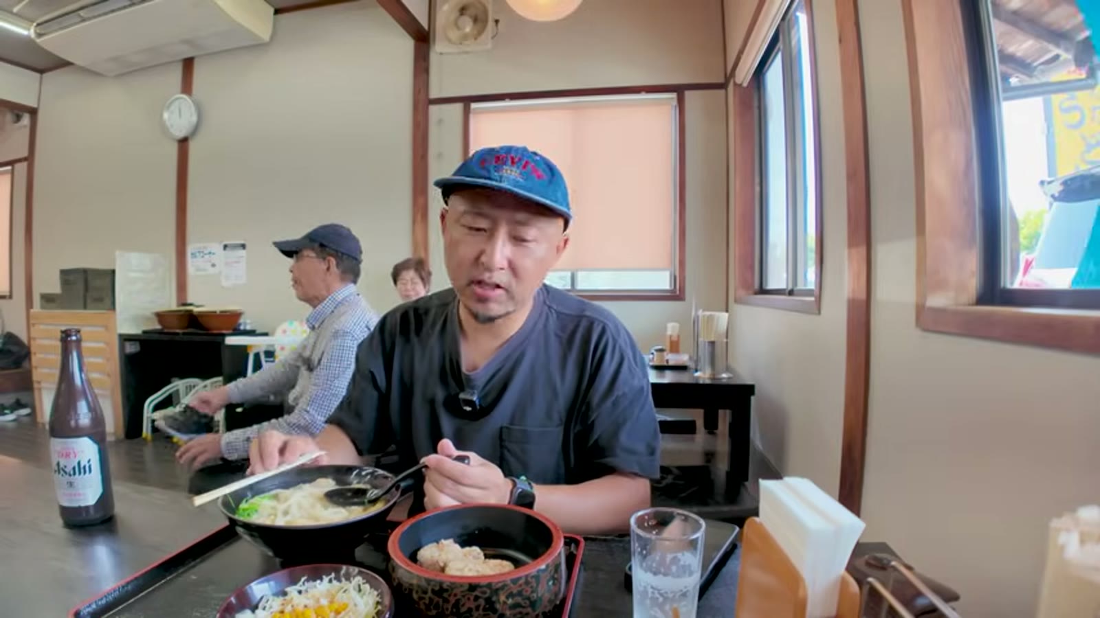 運ばれてきたかけうどんセット