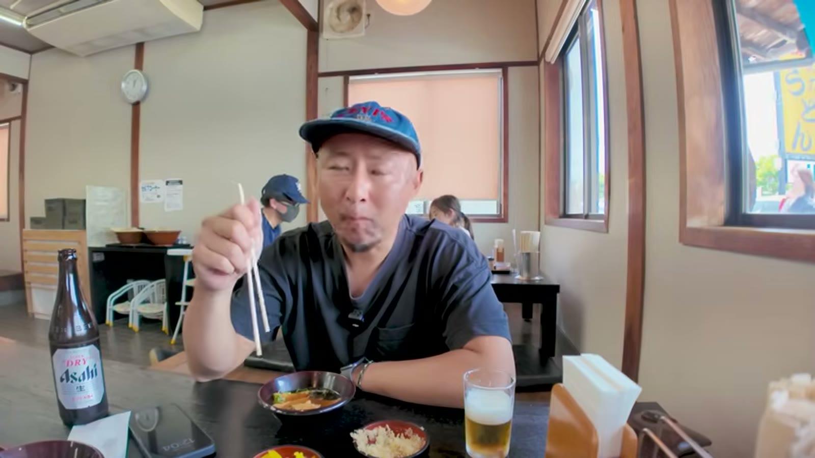 注文した丸天ネギをつまみに