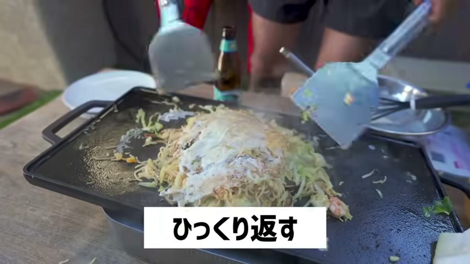 広島の「お好み村」について話す場面