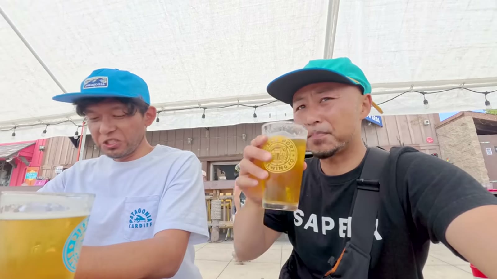 1杯18ドルのコロナビールに驚く場面