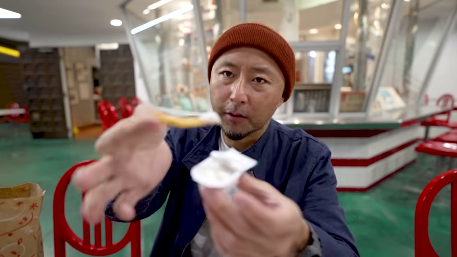 昔ながらの作り方で揚げたアップルパイ