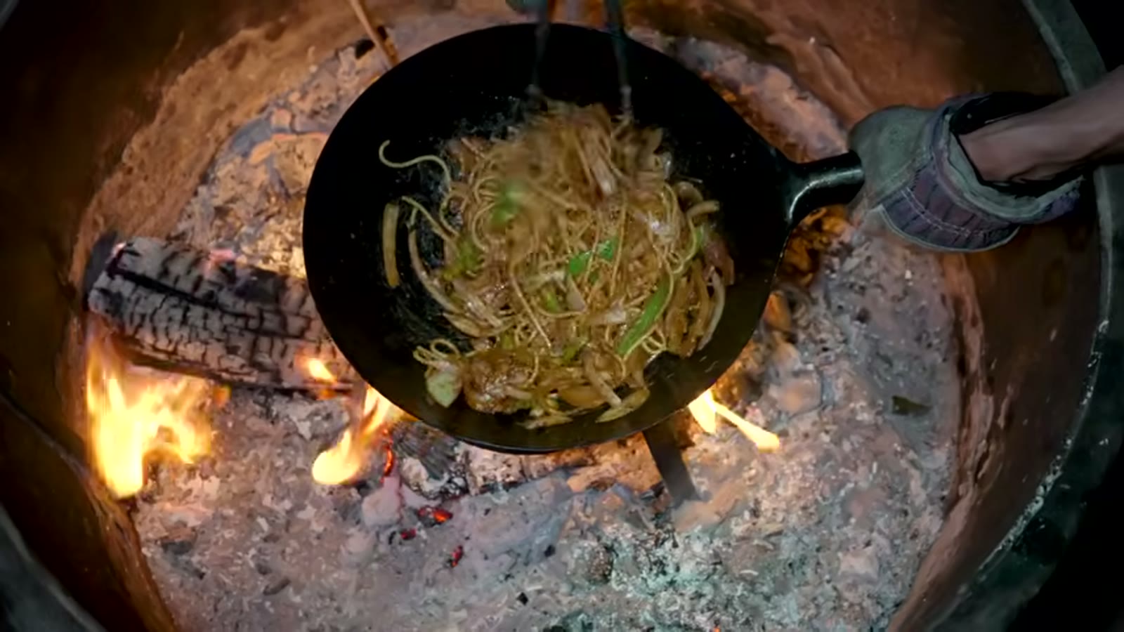 にんにくの香りを立たせるフライパン