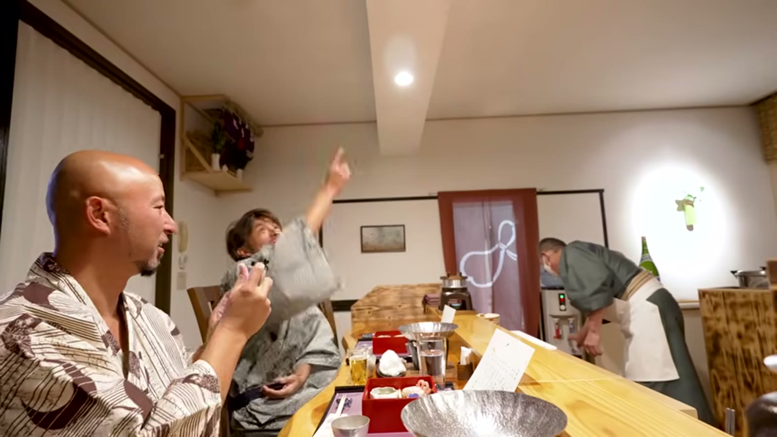 あん肝やキャビアなど贅沢な前菜が並ぶ