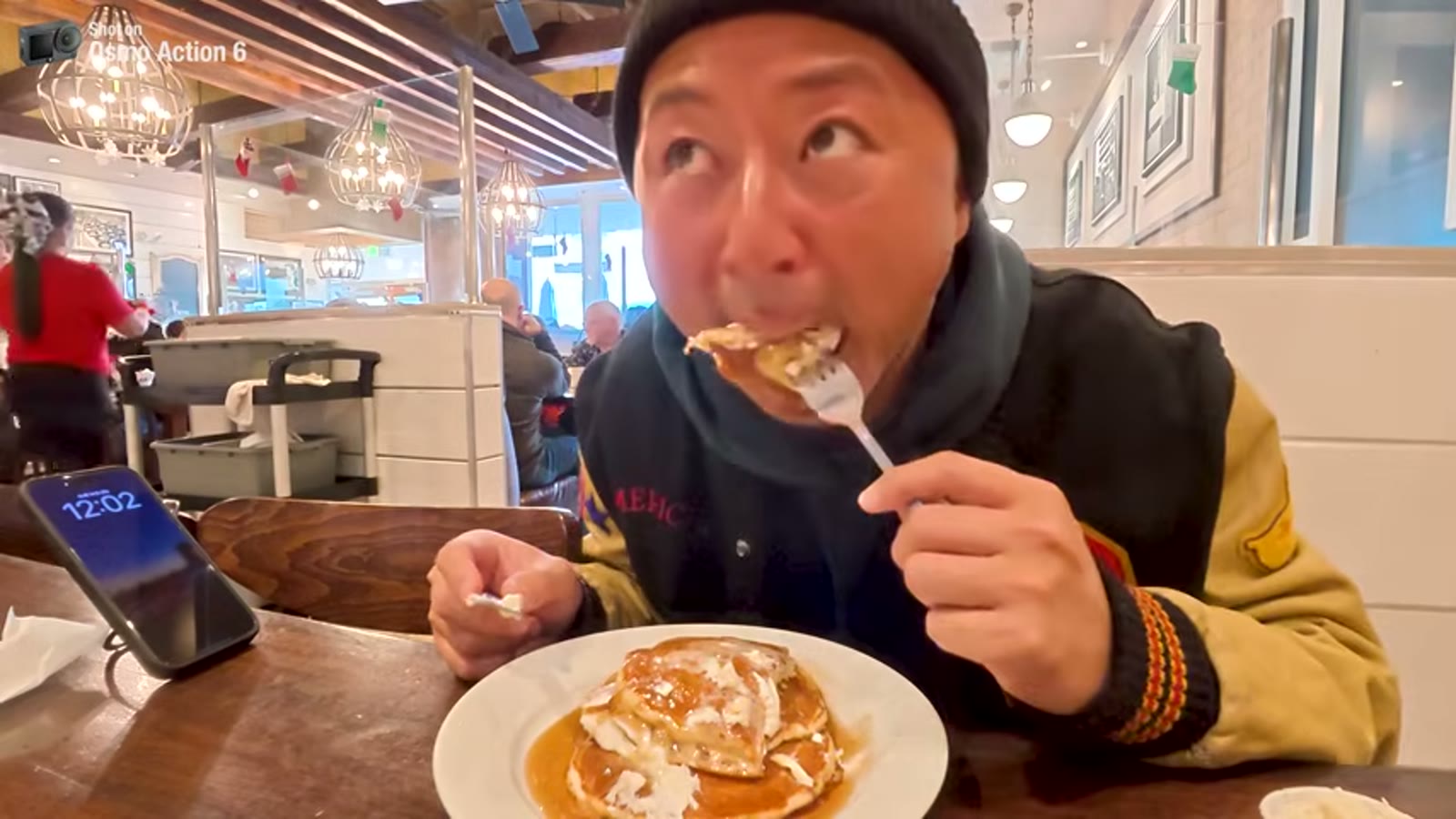 バターとシロップをたっぷりかける瞬間