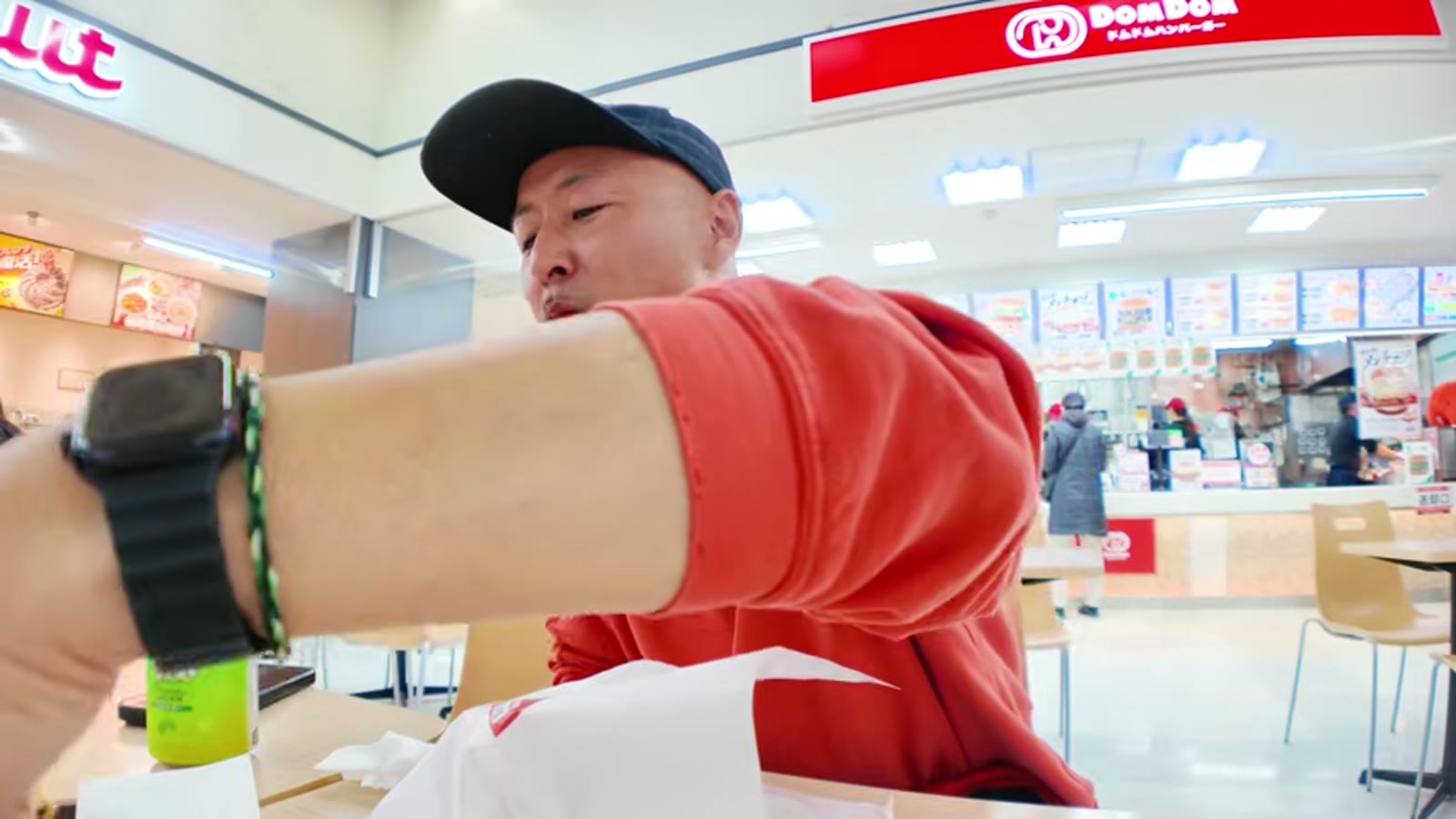 フォークを借りてかき揚げバーガーを実食