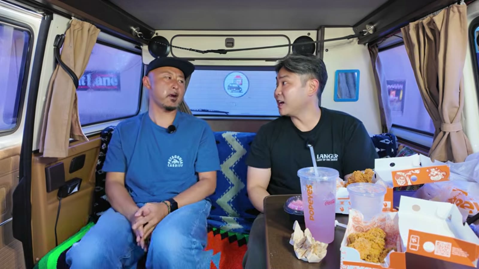 マッケンチーズを食べる様子