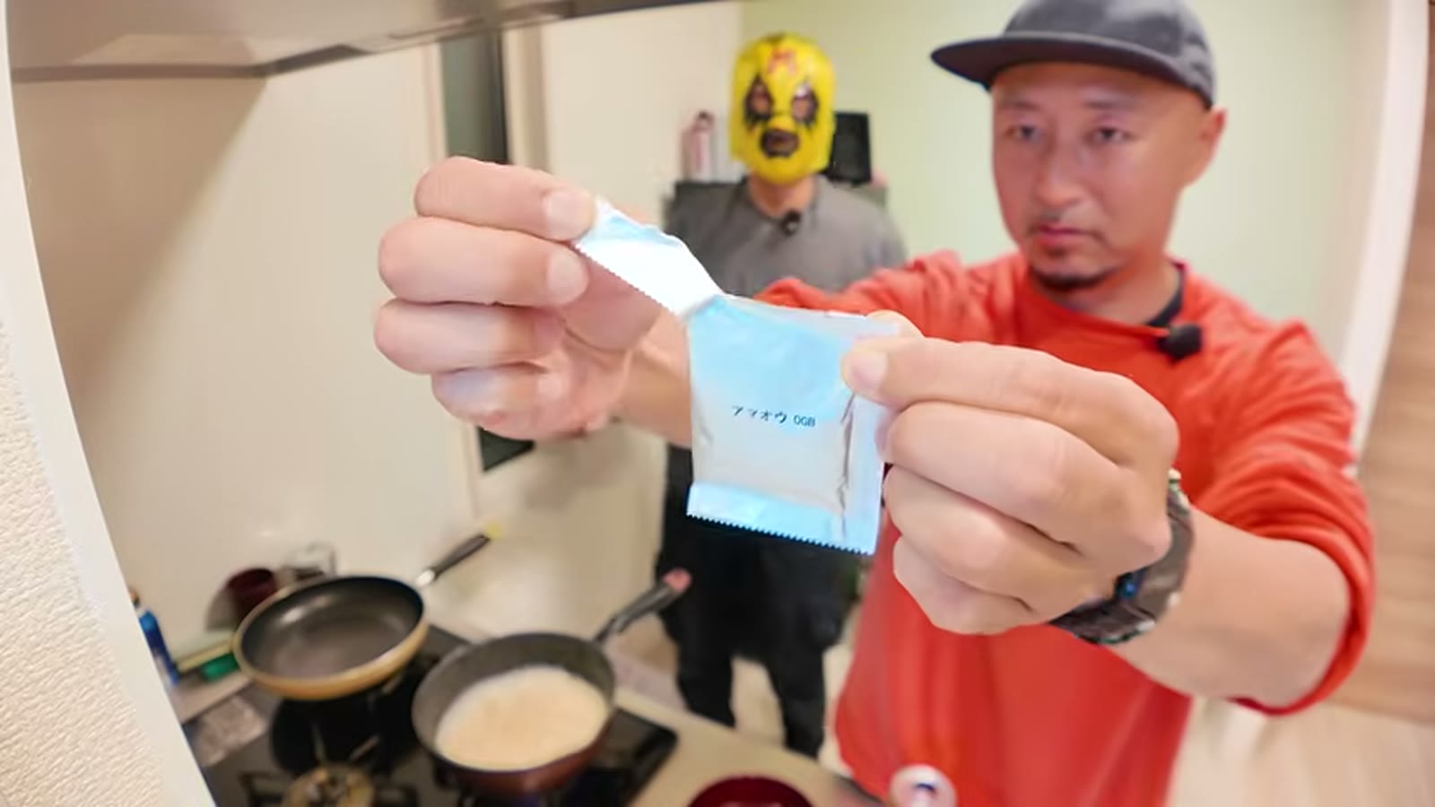 ピンク色のスープにいちごの香りが広がる