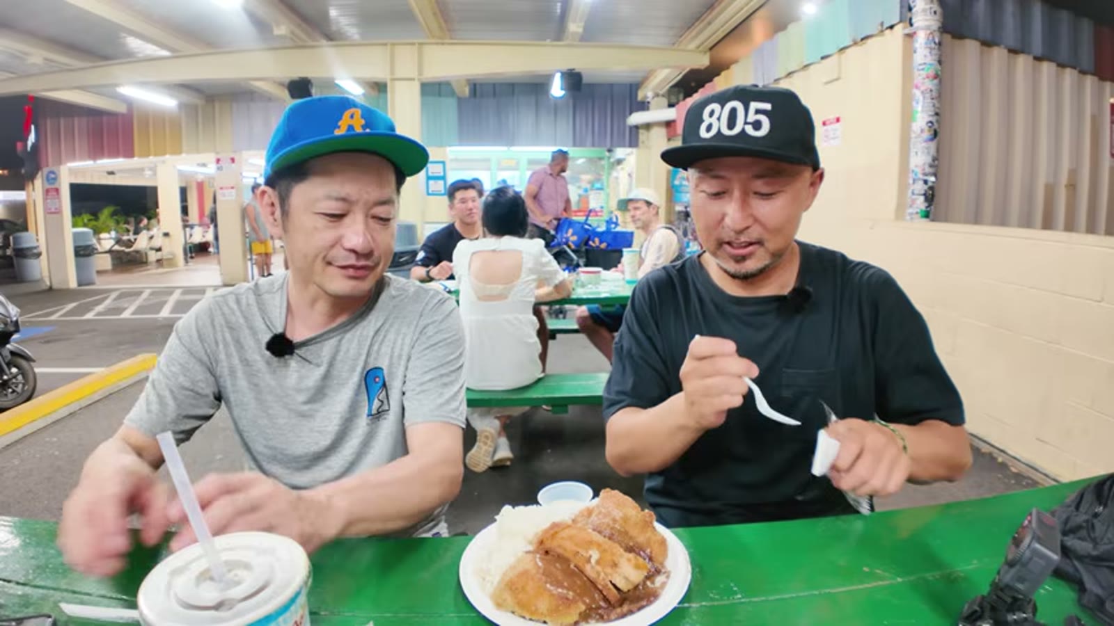 グレービーとマカロニサラダを実食