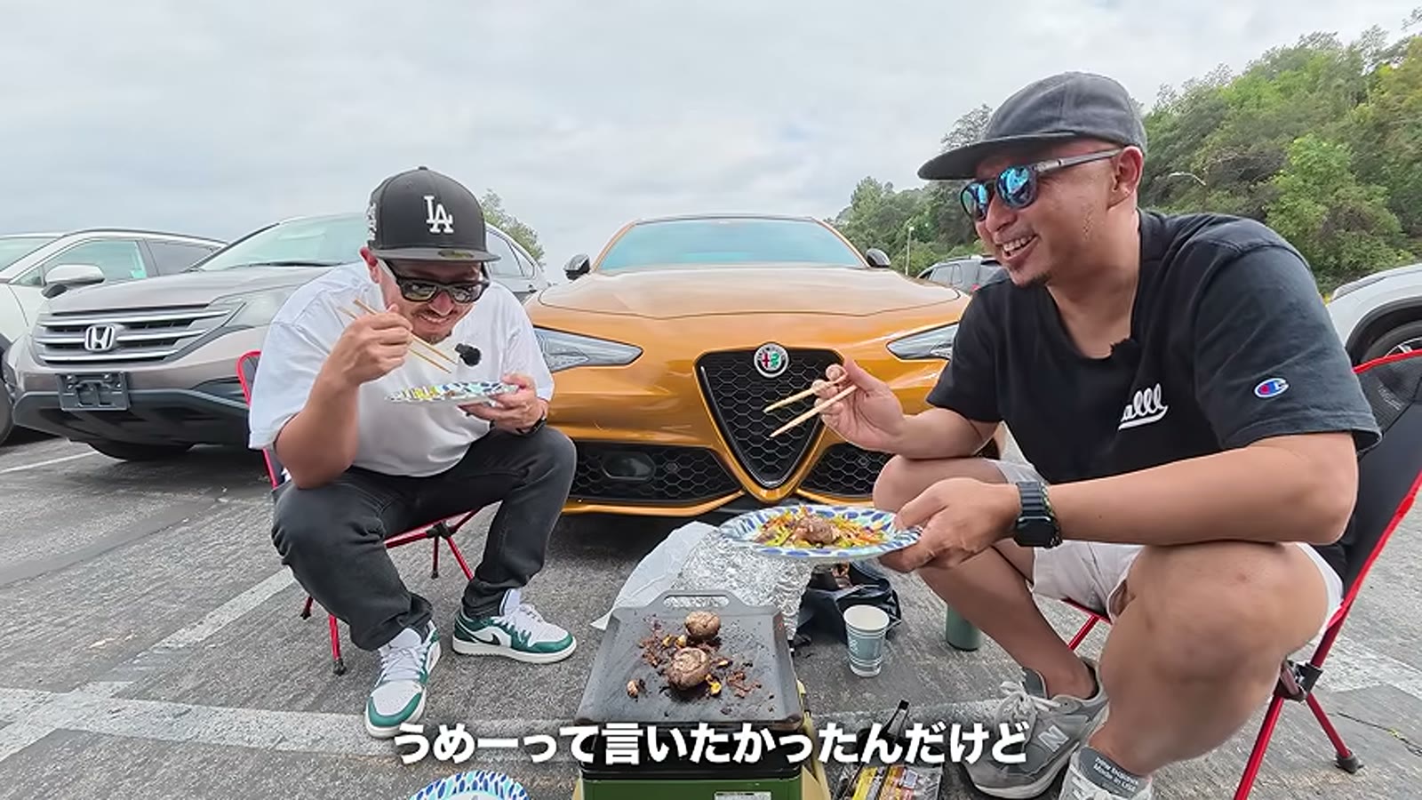 食べ終えてゴミ袋にまとめて片付け